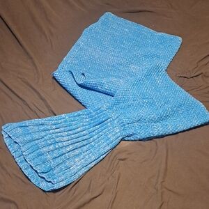 Blue Knit Mermaid Tail Blanket